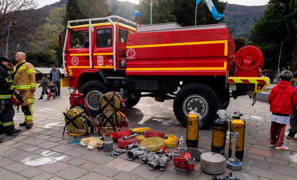 Llegó el nuevo camión autobomba para los bomberos de San Martín de los Andes