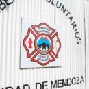Bomberos fueron a apagar un incendio y vecinos los atacaron a piedrazos