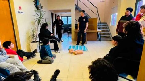 Bomberos dio taller de RCP a integrantes de la Callejeada
