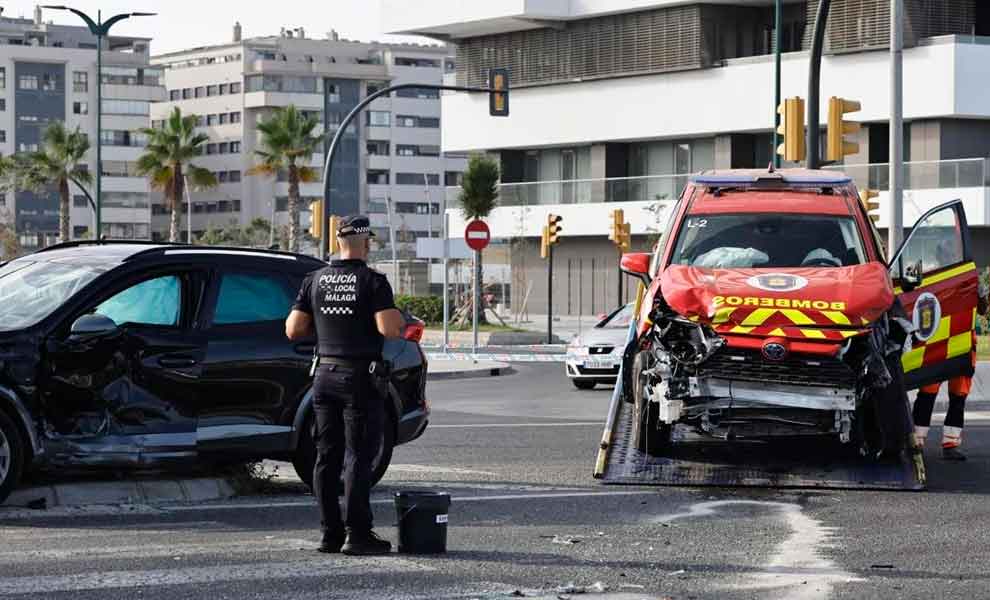 Choque: Herido el conductor de un vehículo de bomberos de Málaga