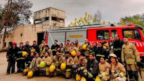 Bomberos voluntarios se capacitaron en Incendio Estructural
