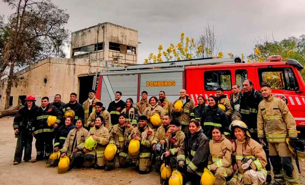 Bomberos voluntarios se capacitaron en Incendio Estructural