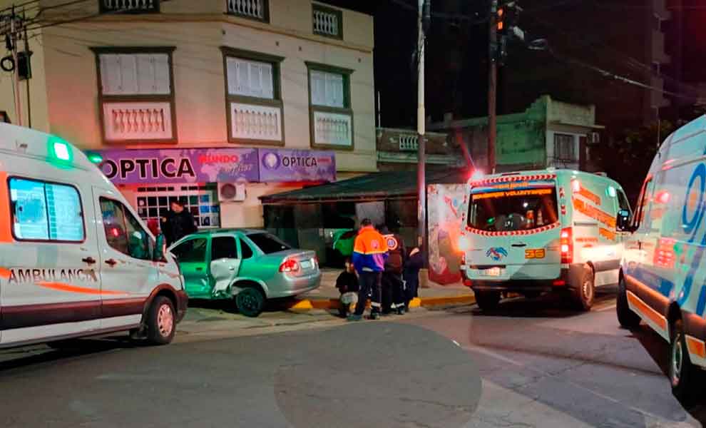 Chocaron un auto y una ambulancia en microcentro de Paraná