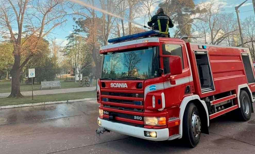Bomberos Voluntarios de Villa Cañás con nueva unidad autobomba