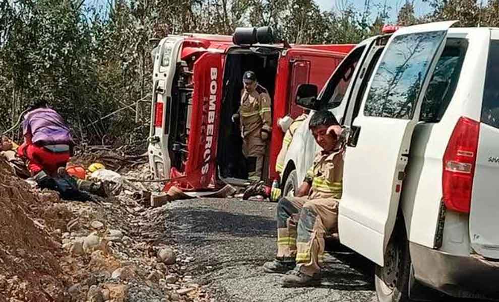 Siete lesionados en volcamiento de carrobomba en Traiguén