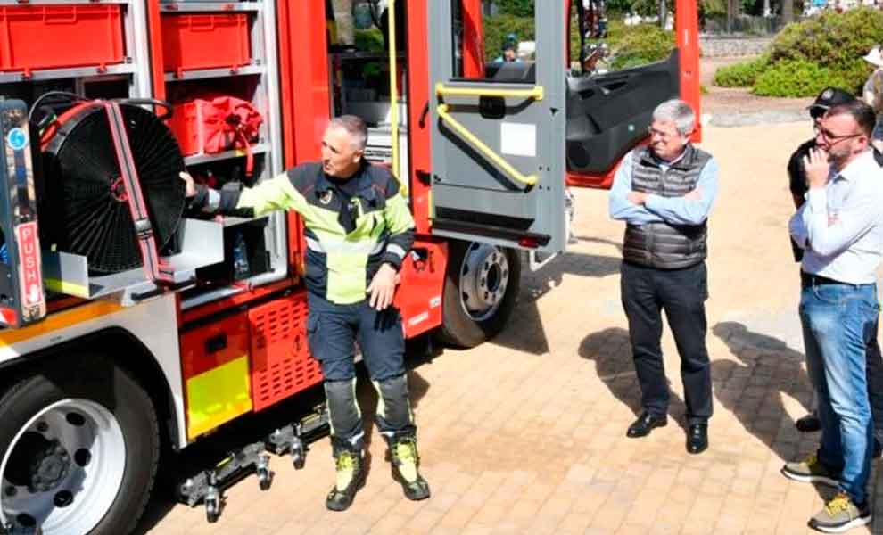 SBT sigue renovando el parque móvil de sus bomberos