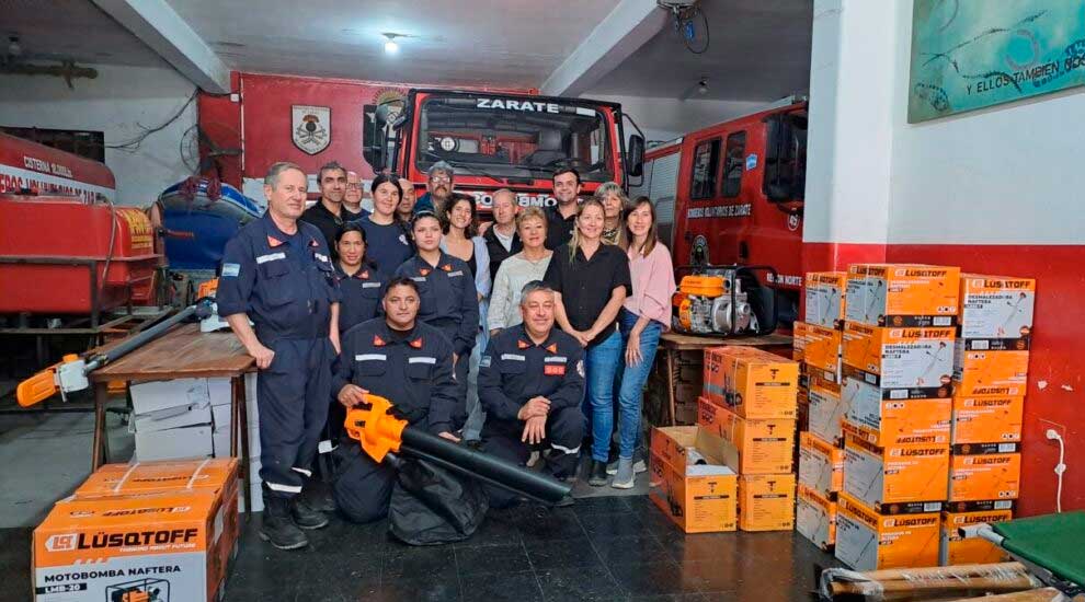 El Ministerio de Ambiente entregó un kit de emergencia climática a bomberos de Zárate