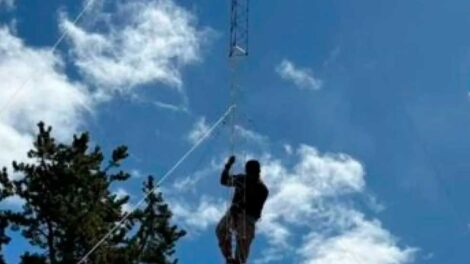 Bomberos de Meliquina instalaron nueva repetidora para mejorar comunicaciones