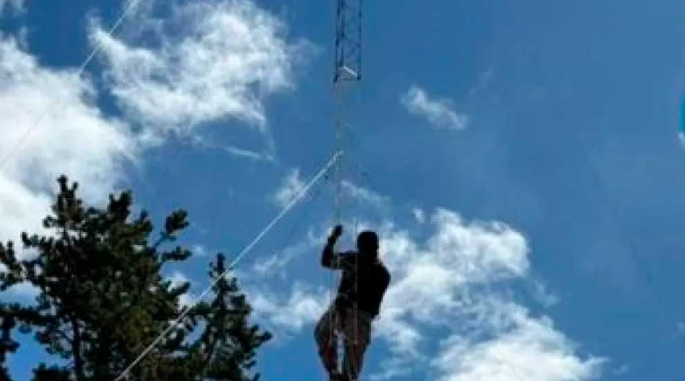 Bomberos de Meliquina instalaron nueva repetidora para mejorar comunicaciones