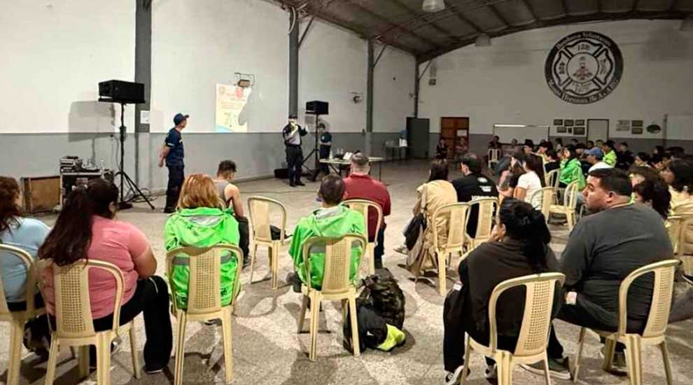 El cuerpo de Bomberos brindó una capacitación para la comunidad