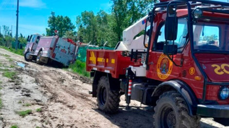 Unidades de Bomberos quedaron atascadas al asistir a un incendio