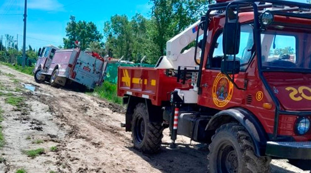 Unidades de Bomberos quedaron atascadas al asistir a un incendio