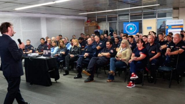 Charla sobre Ciberdelitos en el Cuartel Central de Bomberos de Olavarria