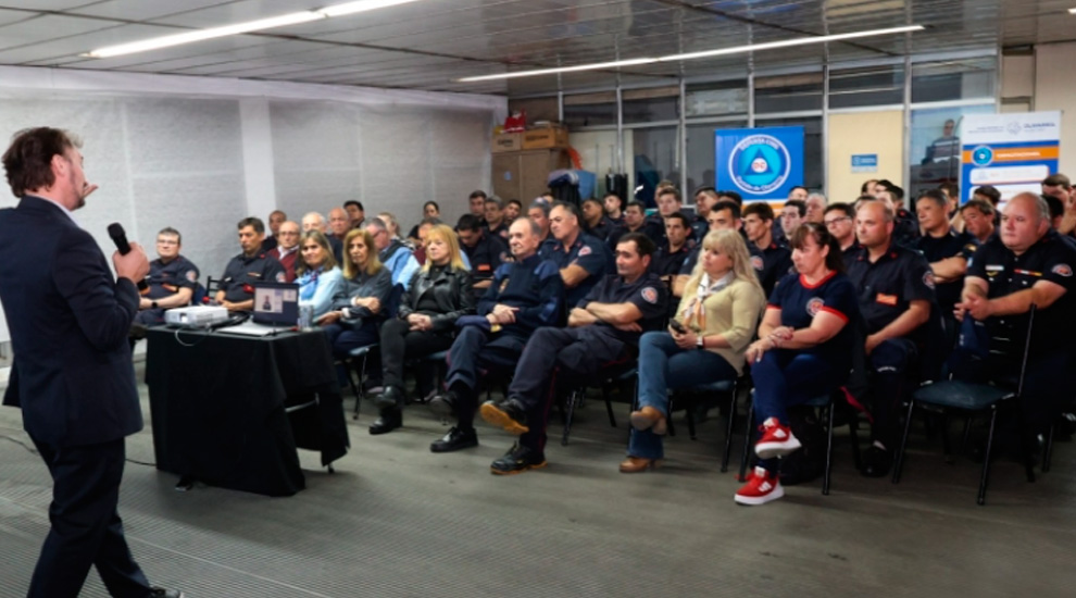 Charla sobre Ciberdelitos en el Cuartel Central de Bomberos de Olavarria
