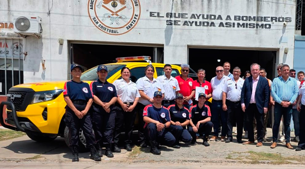 El Gobierno Provincial entregó una nueva camioneta a Bomberos de San Cristóbal