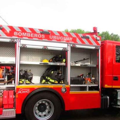 Bomberos sufrieron rotura de autobomba durante incendio en el campo