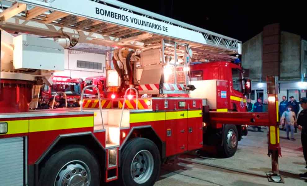 Bomberos incorporó una hidrogrúa con extensión de 32 metros