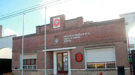 Un bombero salvó la vida de un bebé que se estaba ahogando