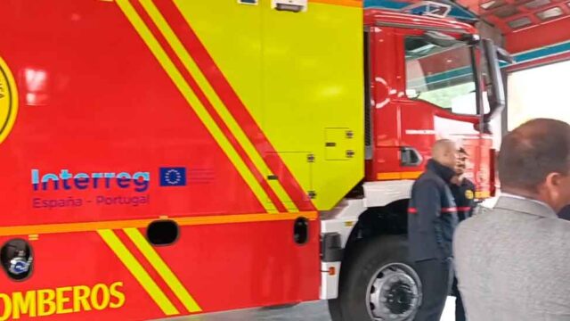 Los bomberos de Sevilla incorporan una nueva Bomba Nodriza Pesada a su flota