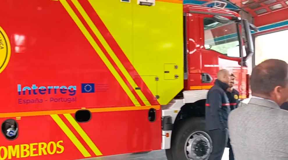 Los bomberos de Sevilla incorporan una nueva Bomba Nodriza Pesada a su flota