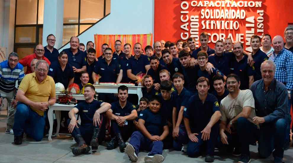 Bomberos Voluntarios de Esperanza conmemoró su 66° aniversario