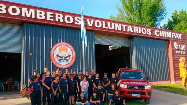 Bomberos de Chimpay celebraron su aniversario con una nueva unidad