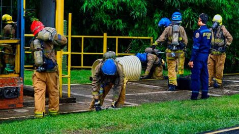 Bomberos de Puerto Montt se capacitan en Colombia