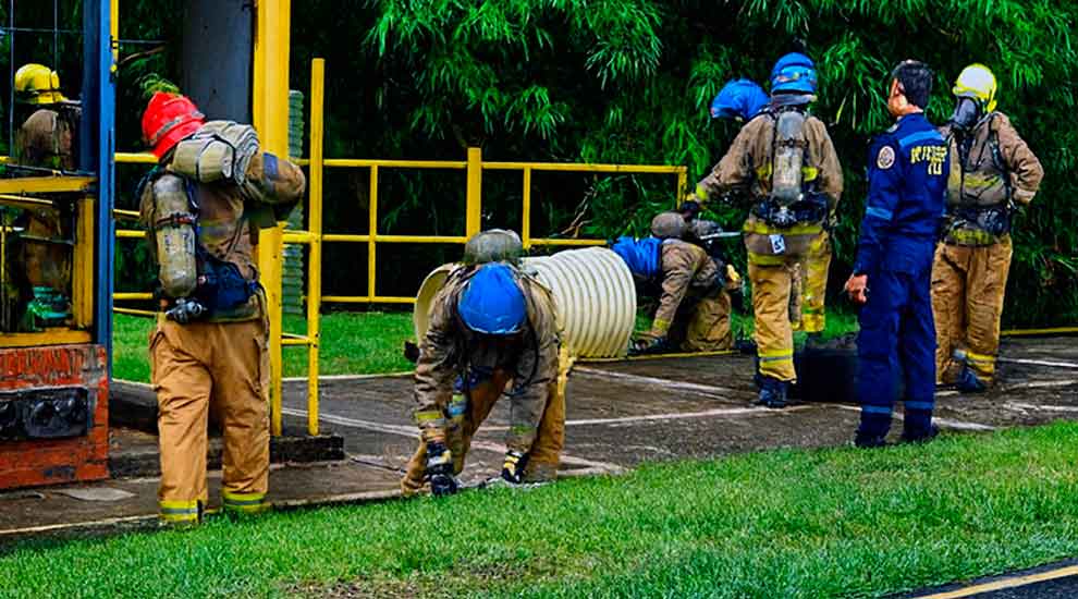 Bomberos de Puerto Montt se capacitan en Colombia