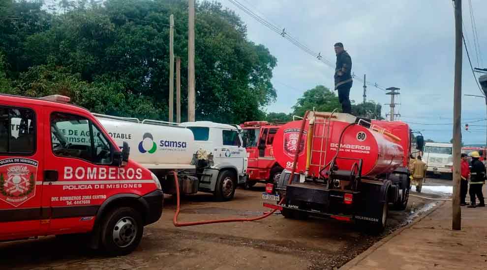 Cuatro bomberos fueron hospitalizados tras incendio en frigorífico