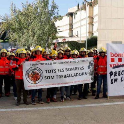 Bomberos voluntarios presentan una demanda colectiva contra la Generalitat