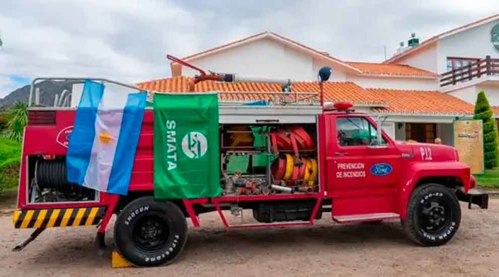 Bomberos voluntarios de Luján suman una autobomba donada por Ford