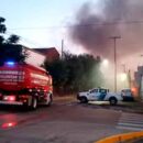 Un voraz incendio consumió dos fábricas de artefactos plásticos