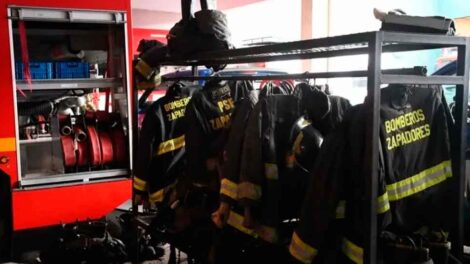 El Gobierno de Santa Fe refuerza el equipamiento para los bomberos