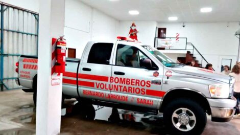 Bomberos de Larroudé y Sarah presentaron su nueva unidad móvil