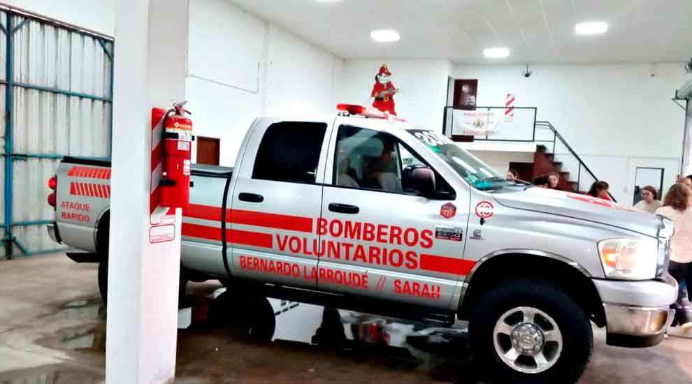 Bomberos de Larroudé y Sarah presentaron su nueva unidad móvil