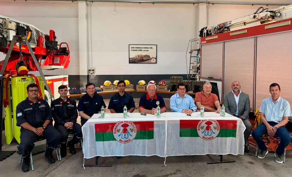 Bomberos presentaron nuevo equipamiento gracias al aporte de instituciones locales