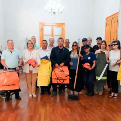 Entregaron nuevos kits operativos a cinco cuarteles de bomberos de la provincia