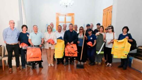 Entregaron nuevos kits operativos a cinco cuarteles de bomberos de la provincia