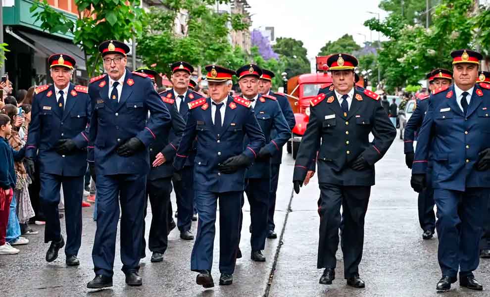 Chascomús celebró los 65 años de sus Bomberos Voluntarios con un emotivo desfile