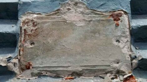 Robaron la placa en homenaje al único mártir de los Bomberos de Quilmes