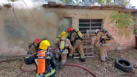 Bomberos Voluntarios de Rivera se capacitan en Garín
