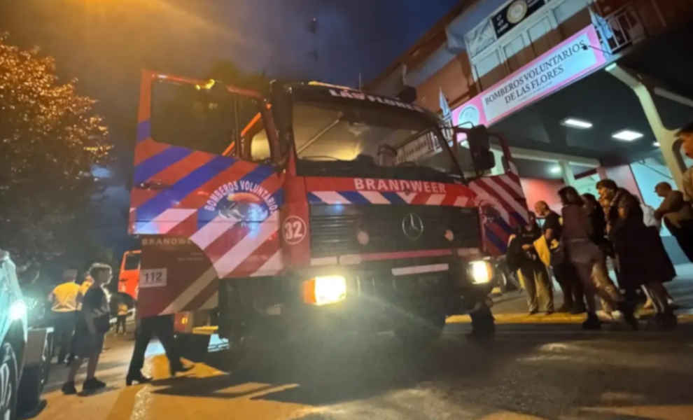 Bomberos Voluntarios de Las Flores presentaron nuevos autobombas
