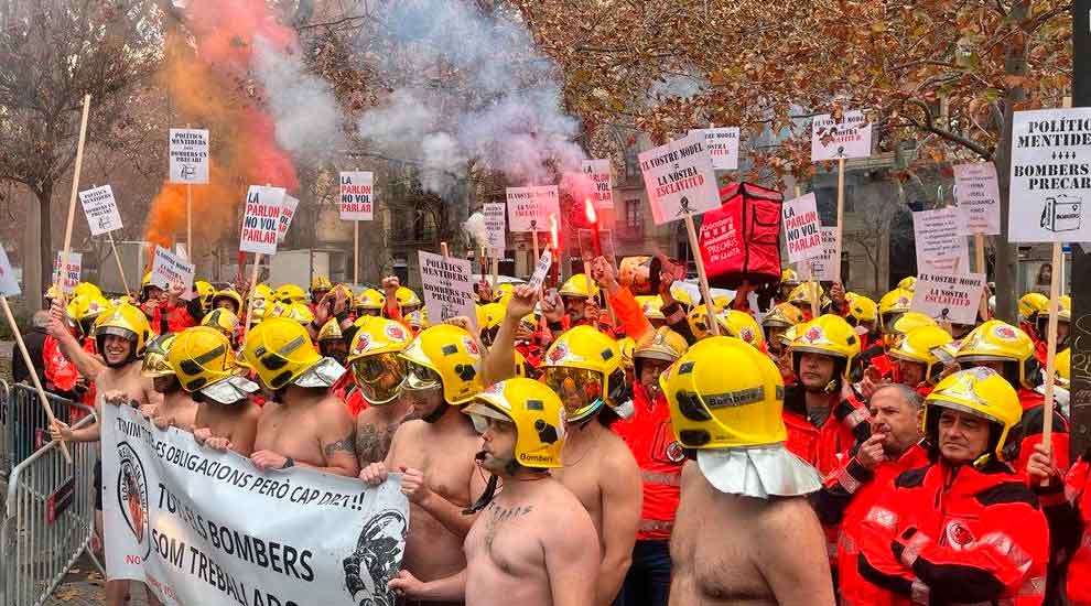 Bomberos voluntarios se movilizan en defensa de sus derechos laborales