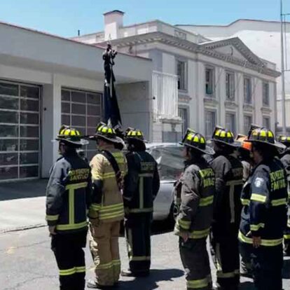 Bomberos despiden a voluntario que murió tras derrumbe en un incendio