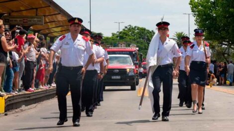 Florencio Varela celebró los 70 años de los Bomberos con un desfile