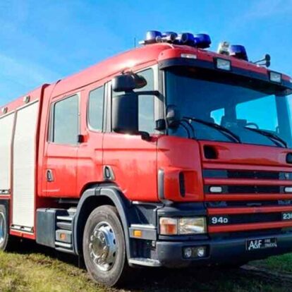 Roberts recibió con emoción dos nuevos móviles de los Bomberos Voluntarios