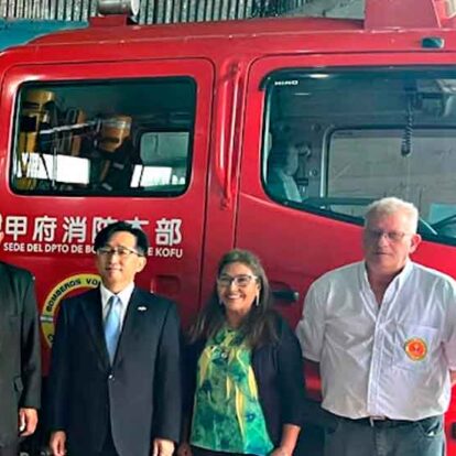 Bomberos de Loreto recibieron autobomba donada por Japón