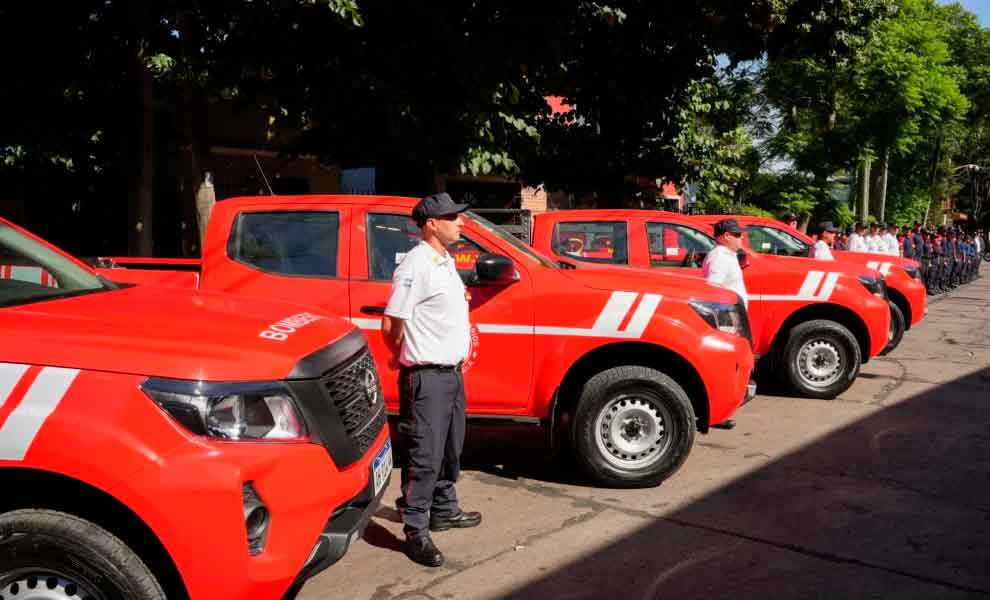 Ceremonia por los 70 años de los Bomberos con entrega de camionetas equipadas