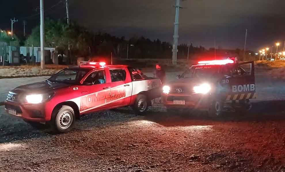 Unidades de bomberos de Comodoro viajaron para ayudar en los incendios en Puerto Patriada