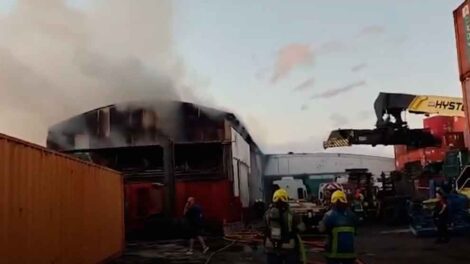 Se prendió fuego un galpón de mercadería en La Boca
